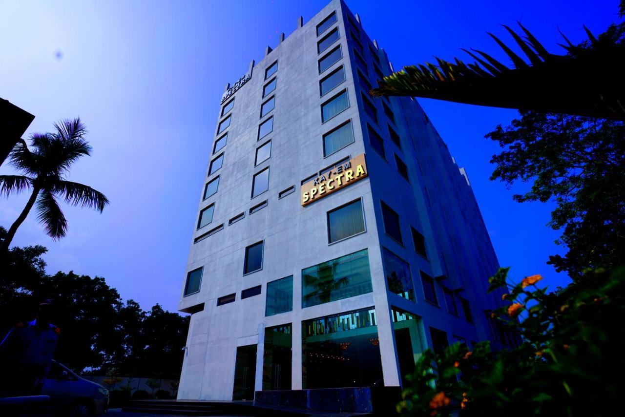 KAY-EM Spectra Hotel Chennai Esterno foto