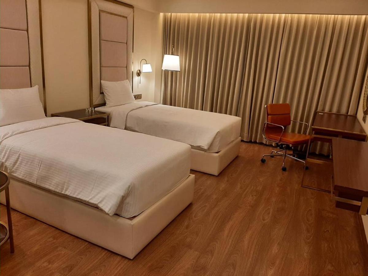 KAY-EM Spectra Hotel Chennai Esterno foto